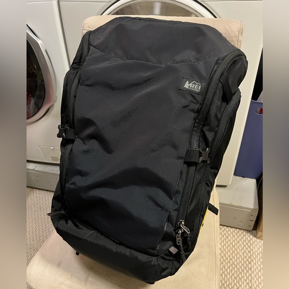 REI Co-op Ruckpack 40 Backpack Women's - Black - Picture 1 of 9